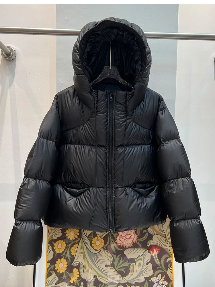 Damska kurtka puchowa z kapturem, stylowa, ocieplana, z wysokiej jakości białego puchu kaczy, krótka, model Parker, na zimę 2025.