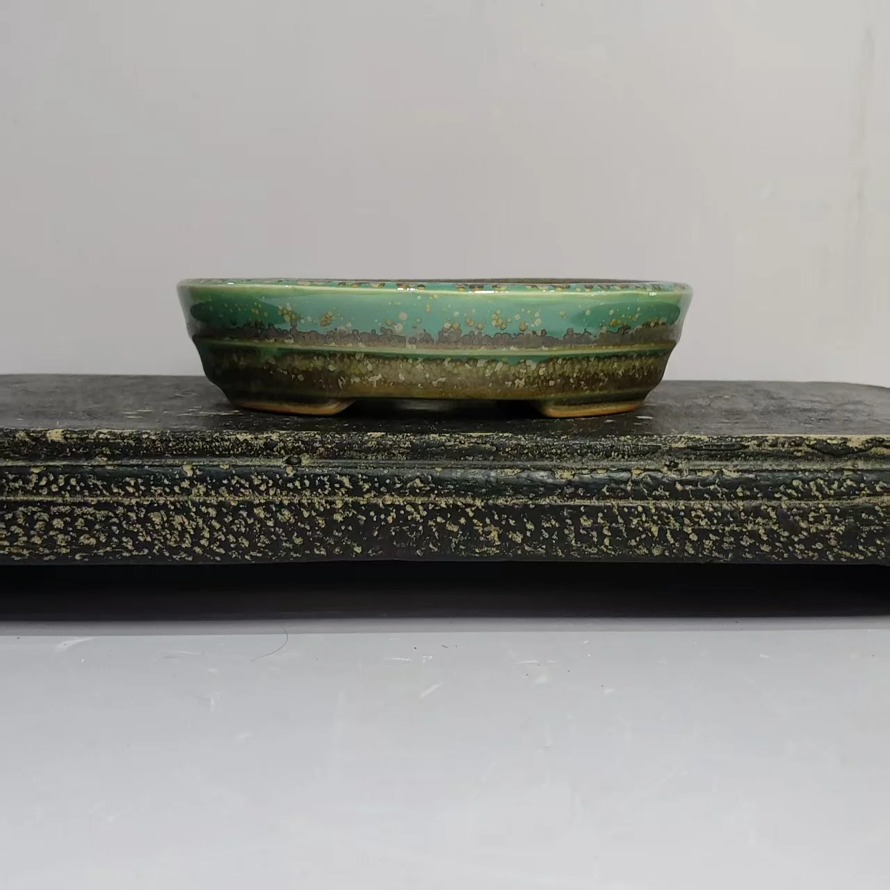 Popular Oval Shape Glazed Bonsai Pot with Line Design