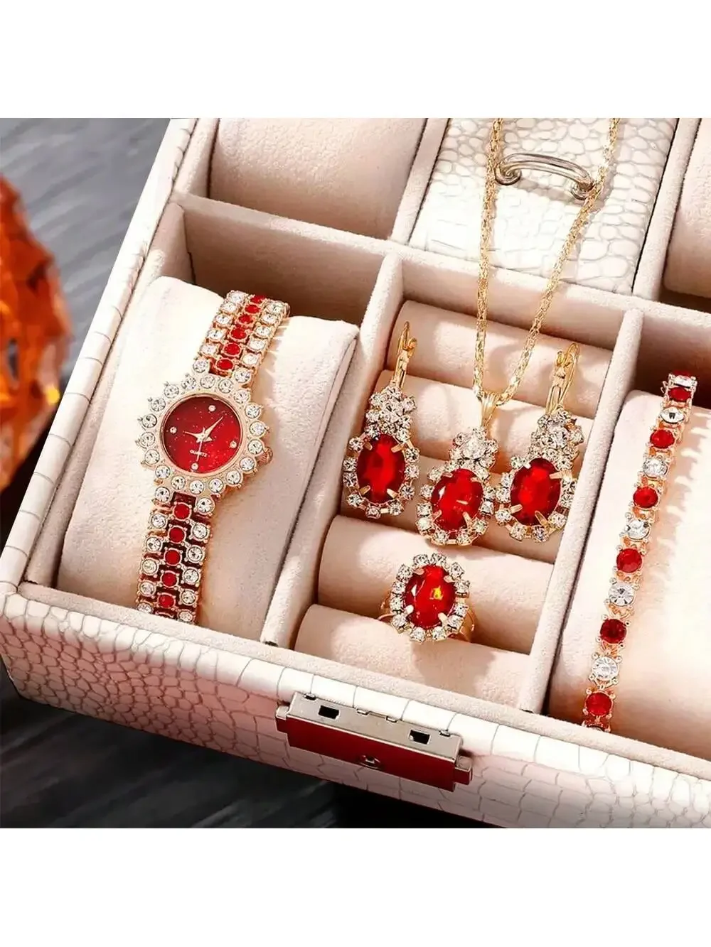 6-piece set of diamond studded temperament bracelet, women's quartz watch, heart jewelry set