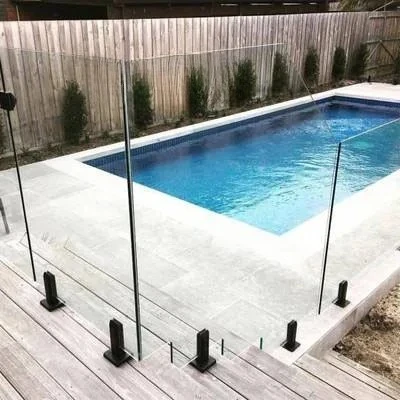 Low Maintenance 304/316 Stainless Steel Frameless Villa Outdoor Modern Design Tempered Glass Riser Staircase