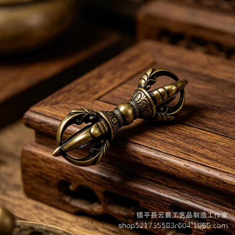 Vintage small brass five-pronged vajra pendant ornament, Tibetan esoteric ritual instrument, demon-suppressing pestle, decorativ