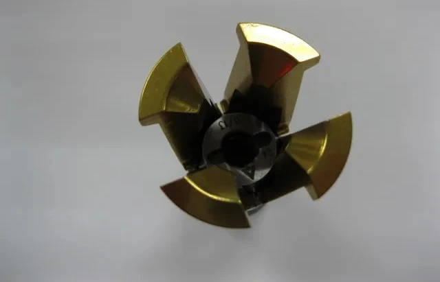 Maruei spindle pull studs/tool ​​holder claws, available in BT30/BT40/BT50 sizes, with internal and external threads.