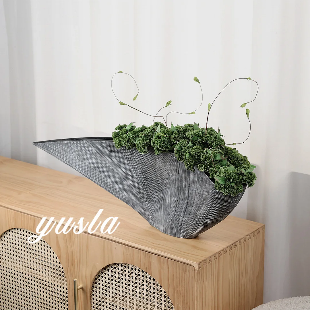 

Italian resin minimalist light luxury ornament, living room coffee table cabinet, home decoration, restaurant bar, dry vase
