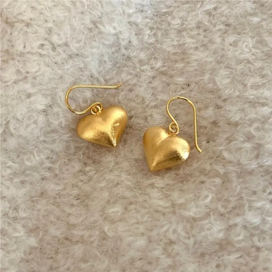 Nowe śliczne szczotkowane miłość w kształcie serca zaczep na ucho 925 srebro kobiece proste modne słodkie kolczyki w stylu Ins TYB284