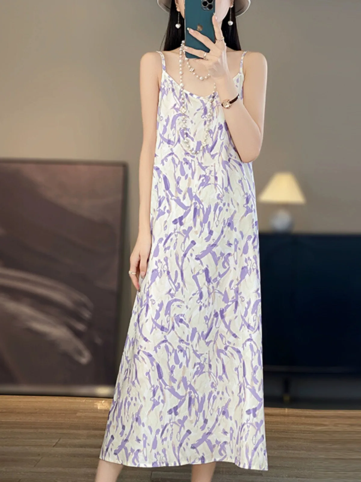 ชุดเดรสยาวผ้าซาตินลายดอกไม้สไตล์เรโทรแบบพันรอบตัว ดีไซน์แบบนอร์ดิก พร้อมสายคล้องไหล่สำหรับผู้หญิง