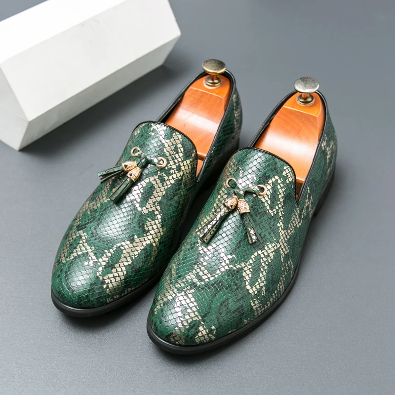 

Brand Pointed Green Tassels Loafers Comfy Man Classic Men Casual Shoes Moccasins Business Affairs Leather Fashion Walking Shoes