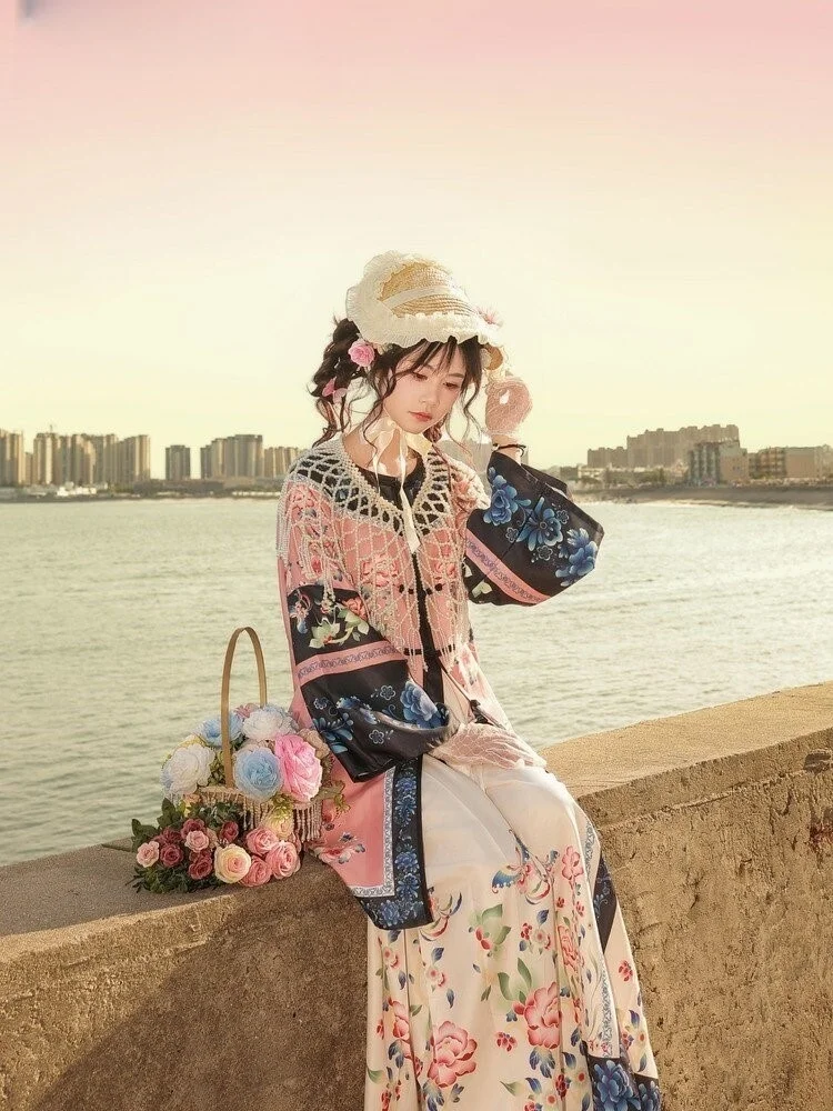 A new set of Han women's traditional Chinese clothing with front-opening round-neck and heavy printing
