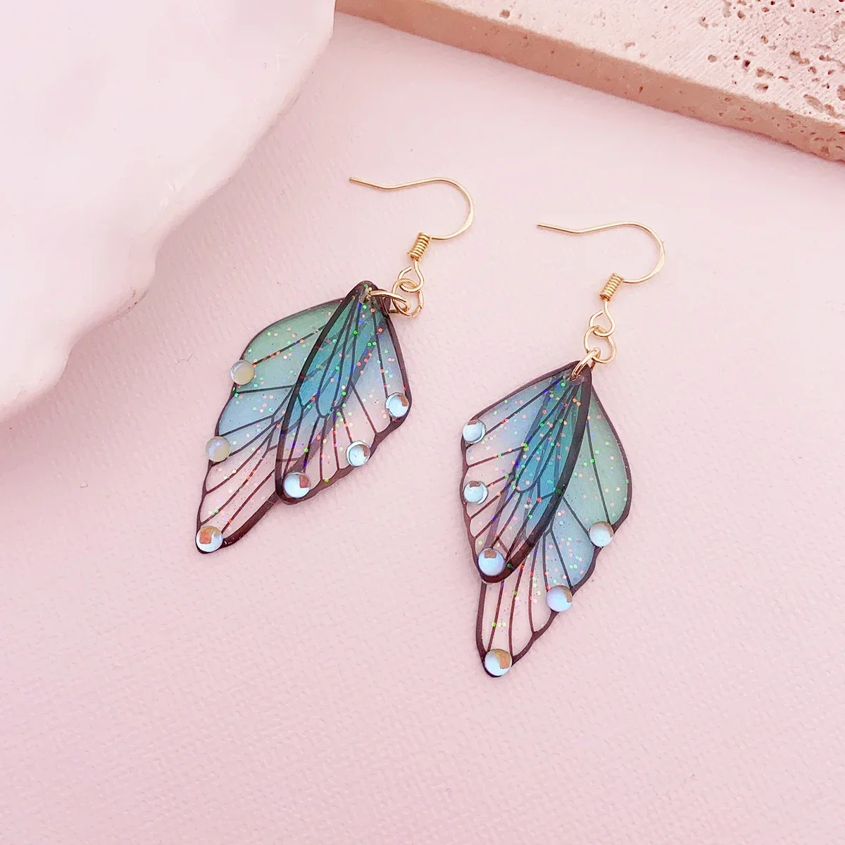 Minar Fairy Clear Gradient Color Resin Wings Dangle Earrings für Damen Großhandel Kupfer Strass Schmetterlingsanhänger Ohrring