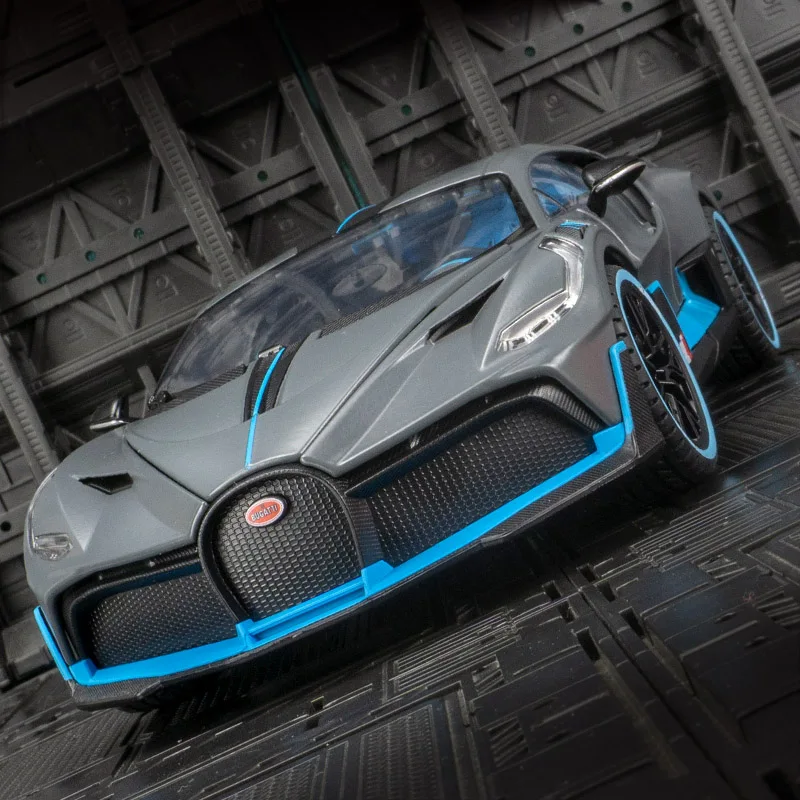 Puertas de coche modelo de carreras de aleación Bugatti Divo 1:18, el capó delantero y la puerta del maletero también se puede abrir, mano de obra fina