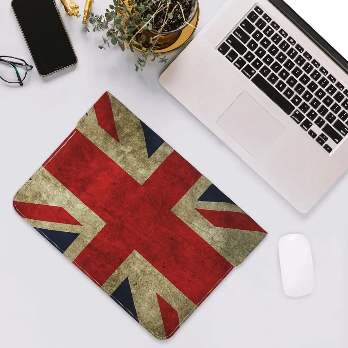 London Soldier Bus British Flag Pattern PU Leather Horizontal Laptop Sleeve Shockproof Soft Lining Notebook Case 13 Inch