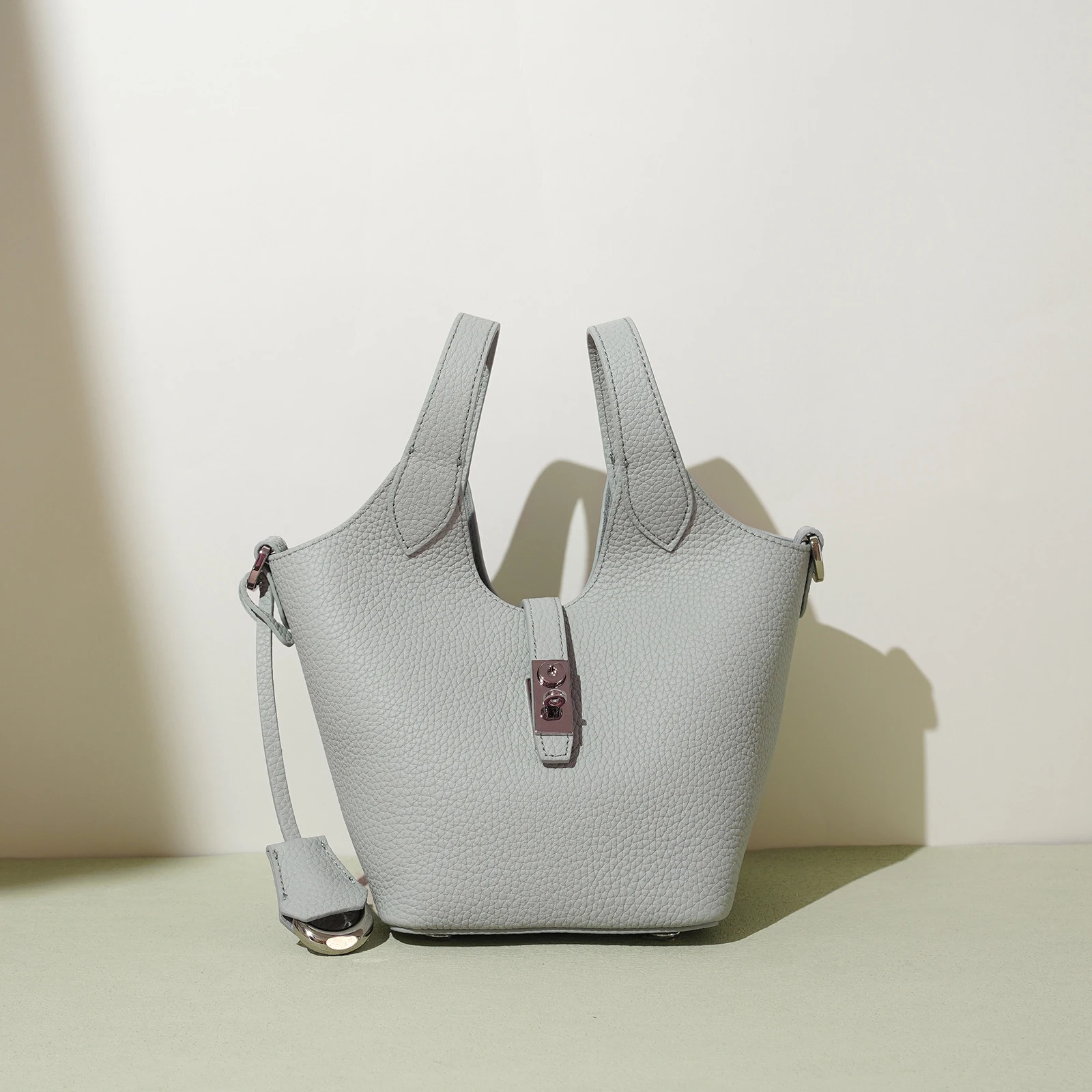 

New Niche Design Genuine Leather Bucket Bag First Layer Cowhide Simple Crossbody Bags Fashion Ladies Tote Commuting Handbag