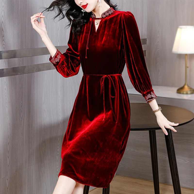 2023 Autumn/Winter New Red Silk Gold Velvet Embroidered Long Sleeve Dress Women's V-neck Loose Large Size Slim Knee Length Dress