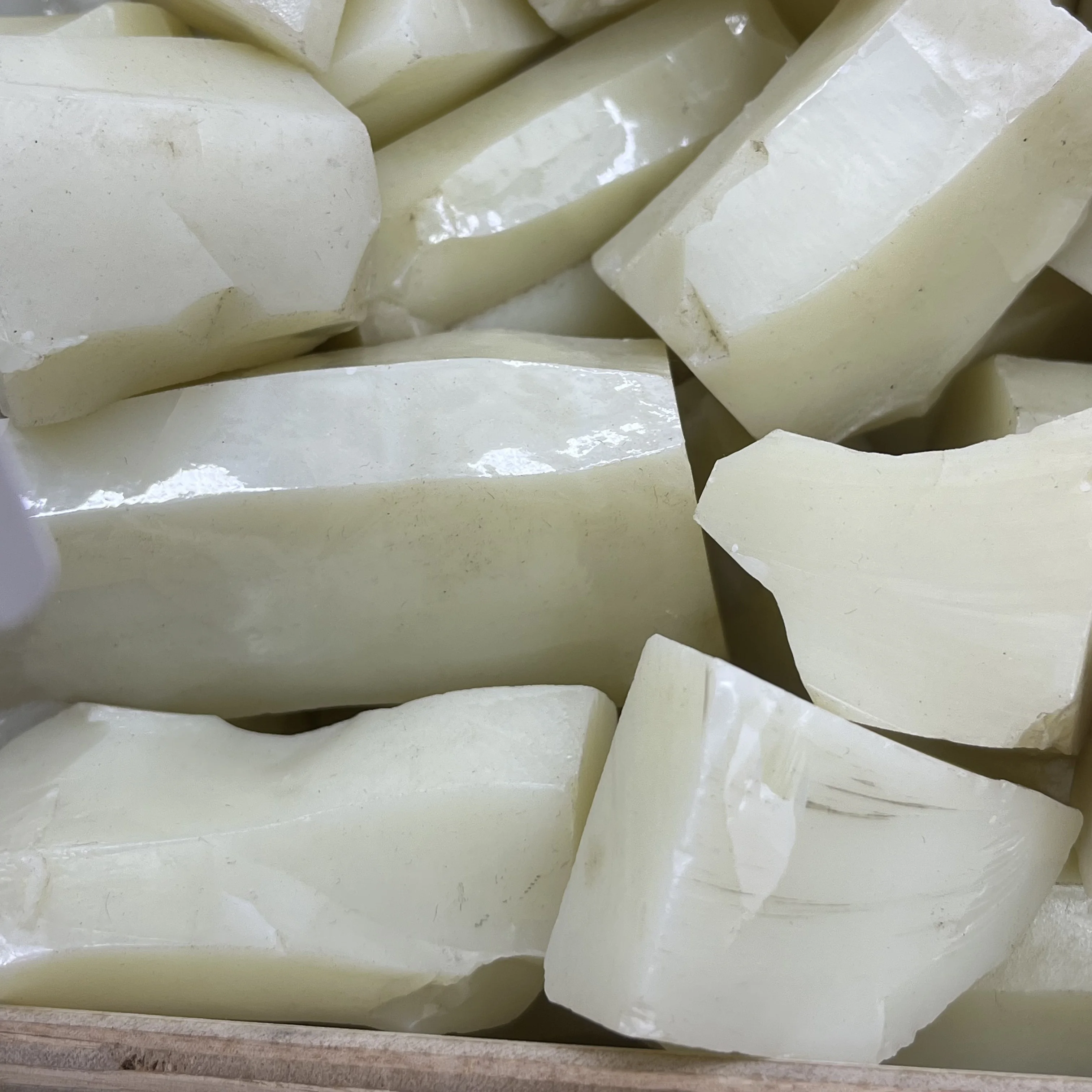 1KG/Bag Ivory White Milky Zircon Raw Material Loose Gemstone For Precision Gem Cutting