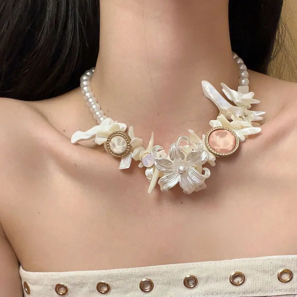 Creative Sweet Beach Necklace Jewelry Resin Petal Iris Flower Pendant Necklace Irregular Vacation Pearl Beaded Choker Women