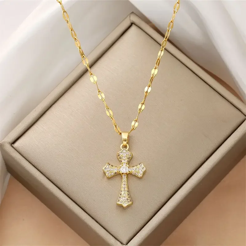 1 Piece Titanium Steel Chain Fashion Starry Patonce Cross Pendant Necklace for Women, Romantic Faith Amulet Jewelry Gift