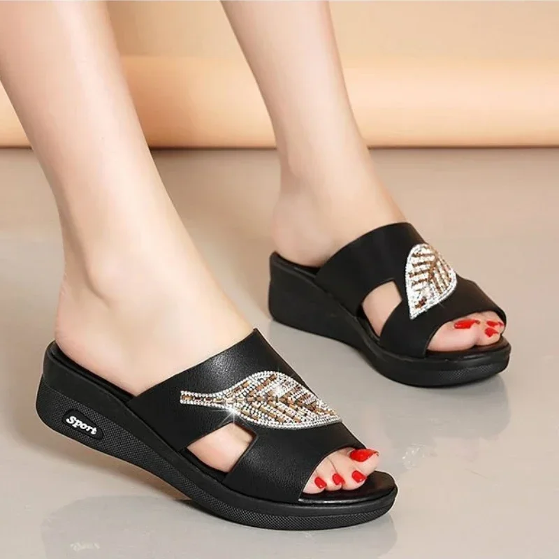 Women Sandals  Summer New Women Soft Slippers Lightweight Flip Flops Female Outdoor Fashion Slippers Footwear Zapatos Mujer