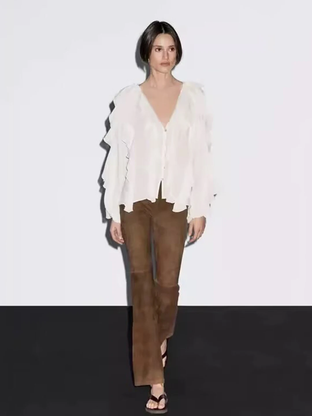 

Romantic Vaion Sle Long Sve V-Ne irt New Autumn Faion Design Gourmet Earlet Lace Trim Women's French Sle irt