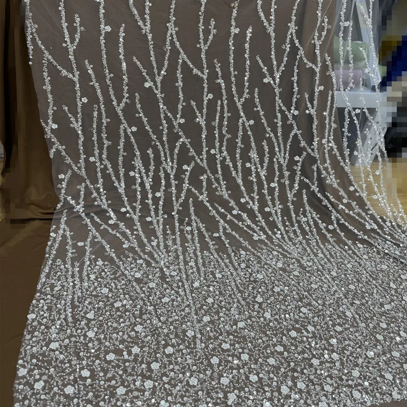 Proste srebrne cekiny, paski z koralików, paski z gałęzi drzew, koronka, haft, DIY, suknia ślubna, odzież, koronka, włóczka.