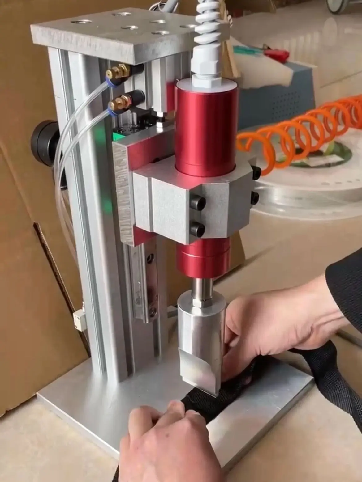 Pneumatic  Ultrasonic Plastic Spot Welding Machine 700W 110V/220V Pneumatic  Welding Equipment car body repair