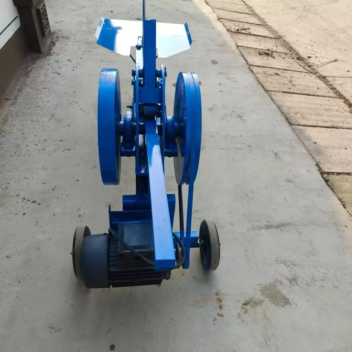 2200W 7T Electric Log Splitter Hydraulic Horizontal Wood Splitter Auto Return with Safety Cage 520mm Log Length for Rural Home