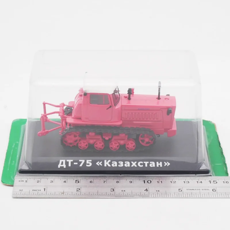 

1:43 Scale IXO Diecast Alloy DT-75 Crawler Tractor Model Finished Product Simulation Toy Collection Static Model