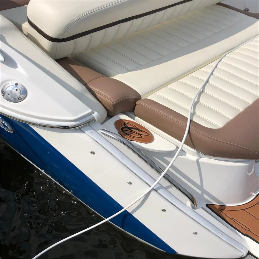 แผ่นรองพื้นเรือแบบติดตั้งเอง รุ่น SeaDek Gatorstep ทำจากโฟม EVA ลายไม้เทียม สำหรับเรือ Cobalt 24 SD Swim Step Transom Pad ปี 2017 รุ่น df65n5d