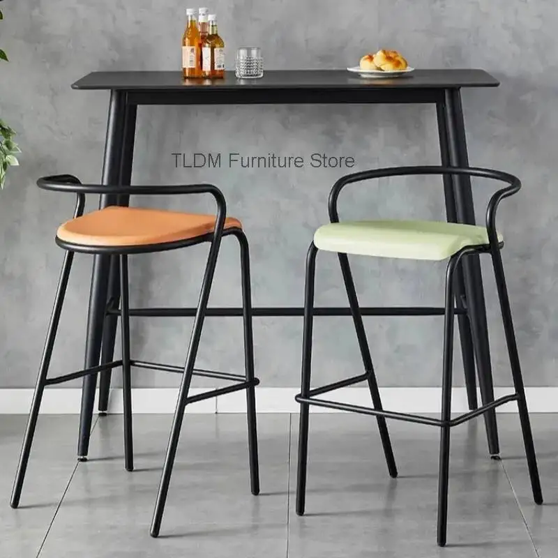 

Nordic Style Leather Seat Bar Stool - Armrest Metal Leg High Stool, Minimalist Industrial-Style Bar Stool for Home Bar & Kitchen