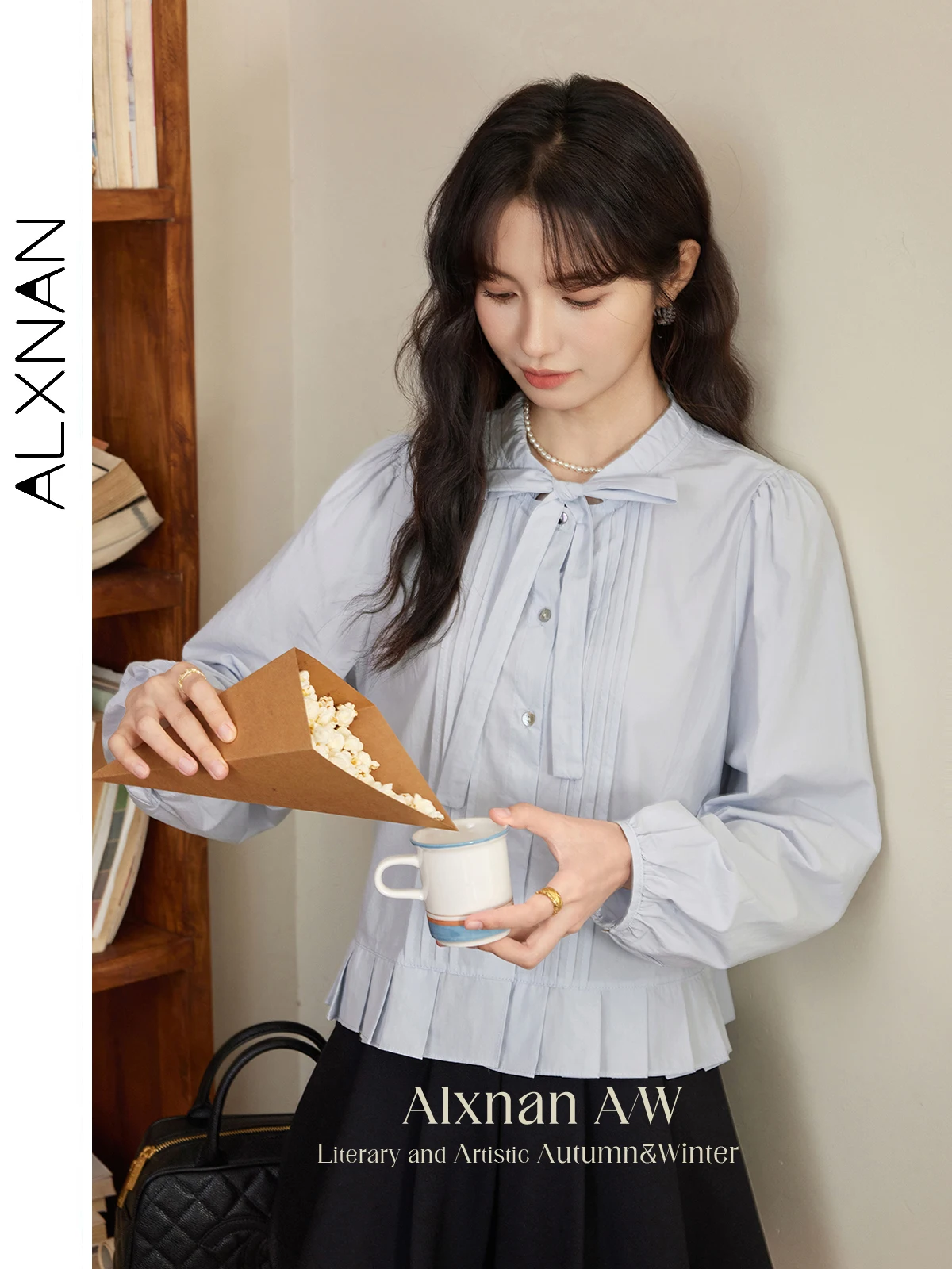 

ALXNAN Women's Shirt V-neck Lace-up Bow Elegant Ruffled Hem 100% Cotton Blouses 2025 Autumn Blue Casual Long Sleeve Tops L50602