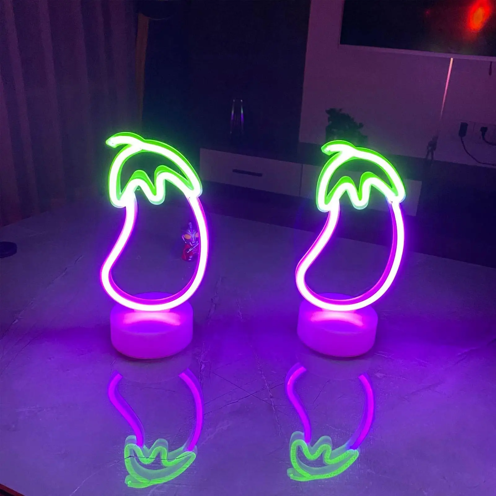 Lâmpada de parede neon berinjela vibrante - sinal LED verde e violeta com base resistente para casa e decoração de festas