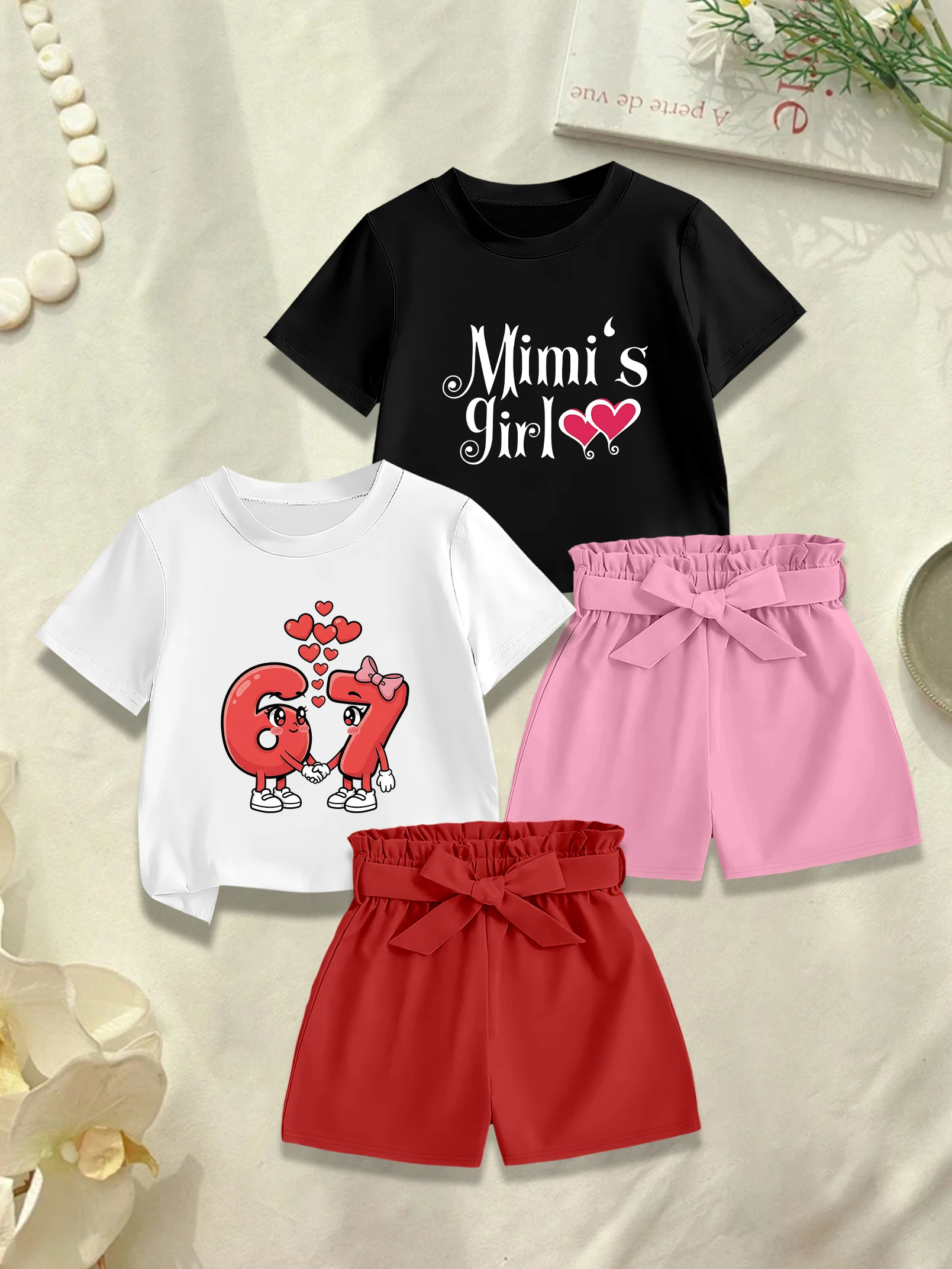 

Комплект из 4 предметов: футболка с мультяшным принтом в виде номера 67 ко Дню святого Валентина, летняя милая и очаровательная футболка с принтом в виде сердечек и тканевые шорты с бантом.