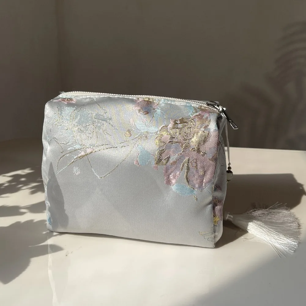 Breathable Polyester Cosmetic Bag Embroidery Floral Chinese Style Zipper Clutch Zipper Closure Storage Bag Travel Use