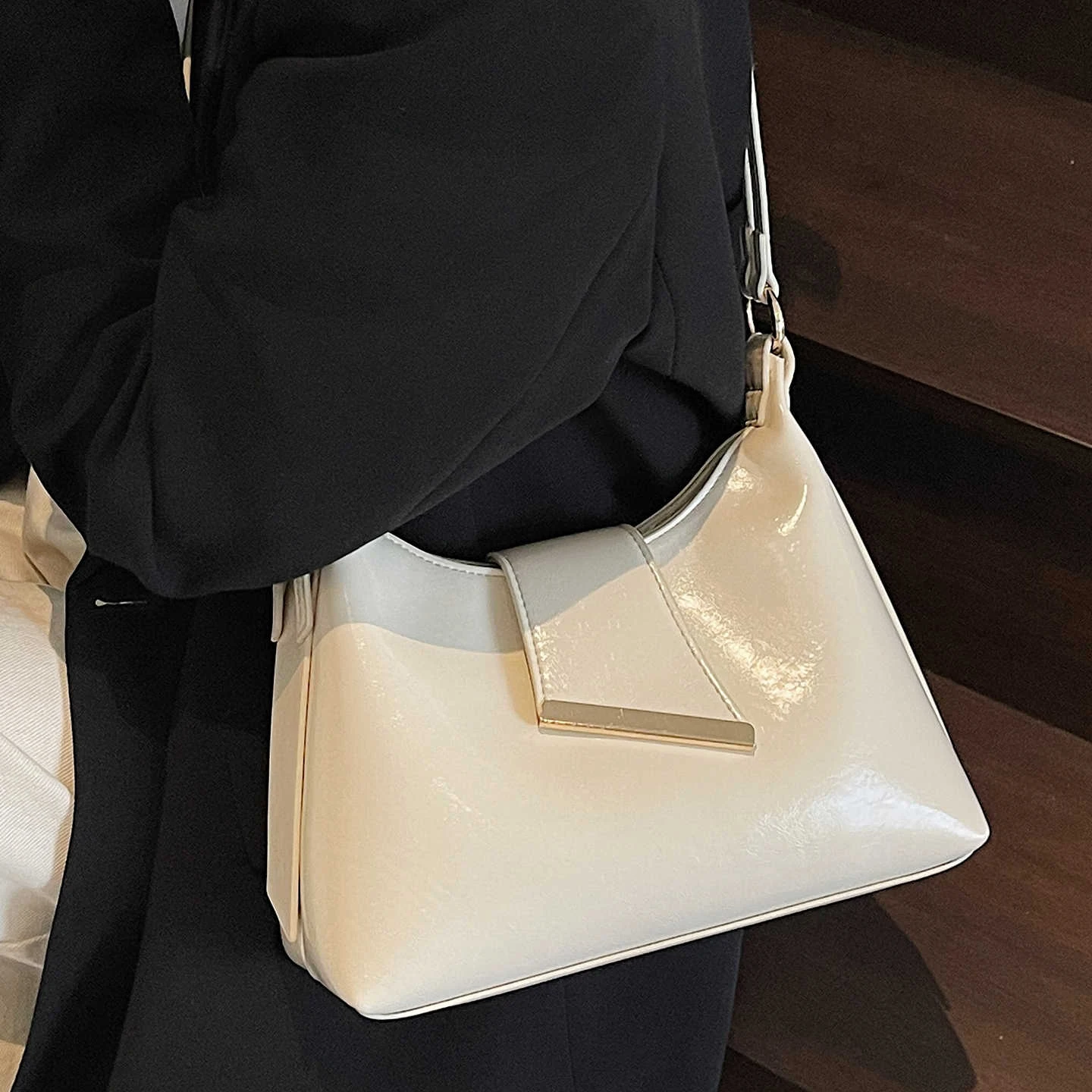 

Solid PU Leather Design Single Shoulder Bag For Women New Summer Versatile Crossbody Bag Casual Korean Commuter Small Square Bag