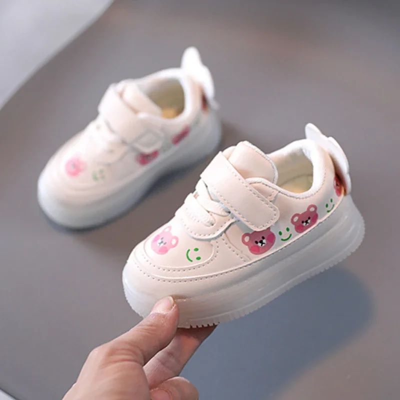 Zapatillas sepatu anak LED, sepatu kasual anak laki-laki dan perempuan, sneaker anti slip bercahaya, bersinar lembut, sepatu beruang kecil balita