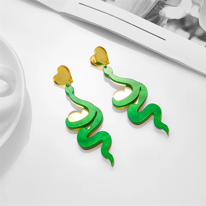 YAOLOGE Green Snake Heart Acrylic Mirror Drop Earrings For Women Exaggerated Cartoon Animal Female Ears Jewelry Party Gifts