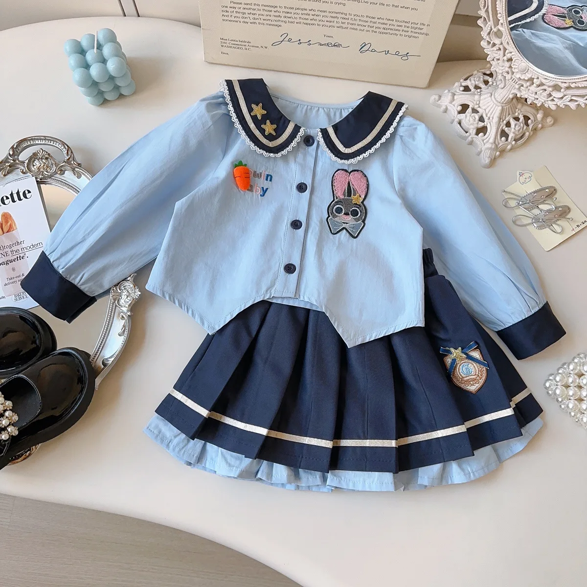 

Новый комплект для девочек: рубашка Джуди в стиле офицера-кролика и плиссированная юбка, весна-осень 2026, модный двухсекционный набор Disney для малышек