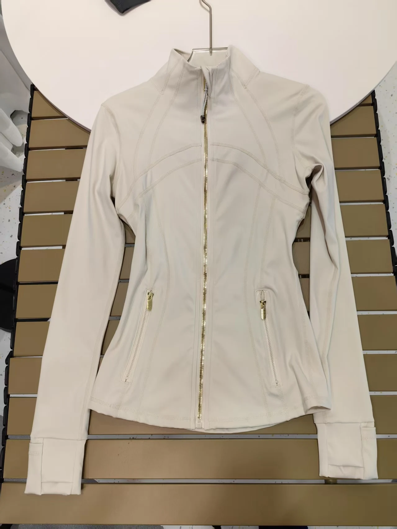 Nieuwe versie van een gouden rits-slankmakende jas, yoga-jas met opstaande kraag, slim fit, sneldrogend, dunne sportversie