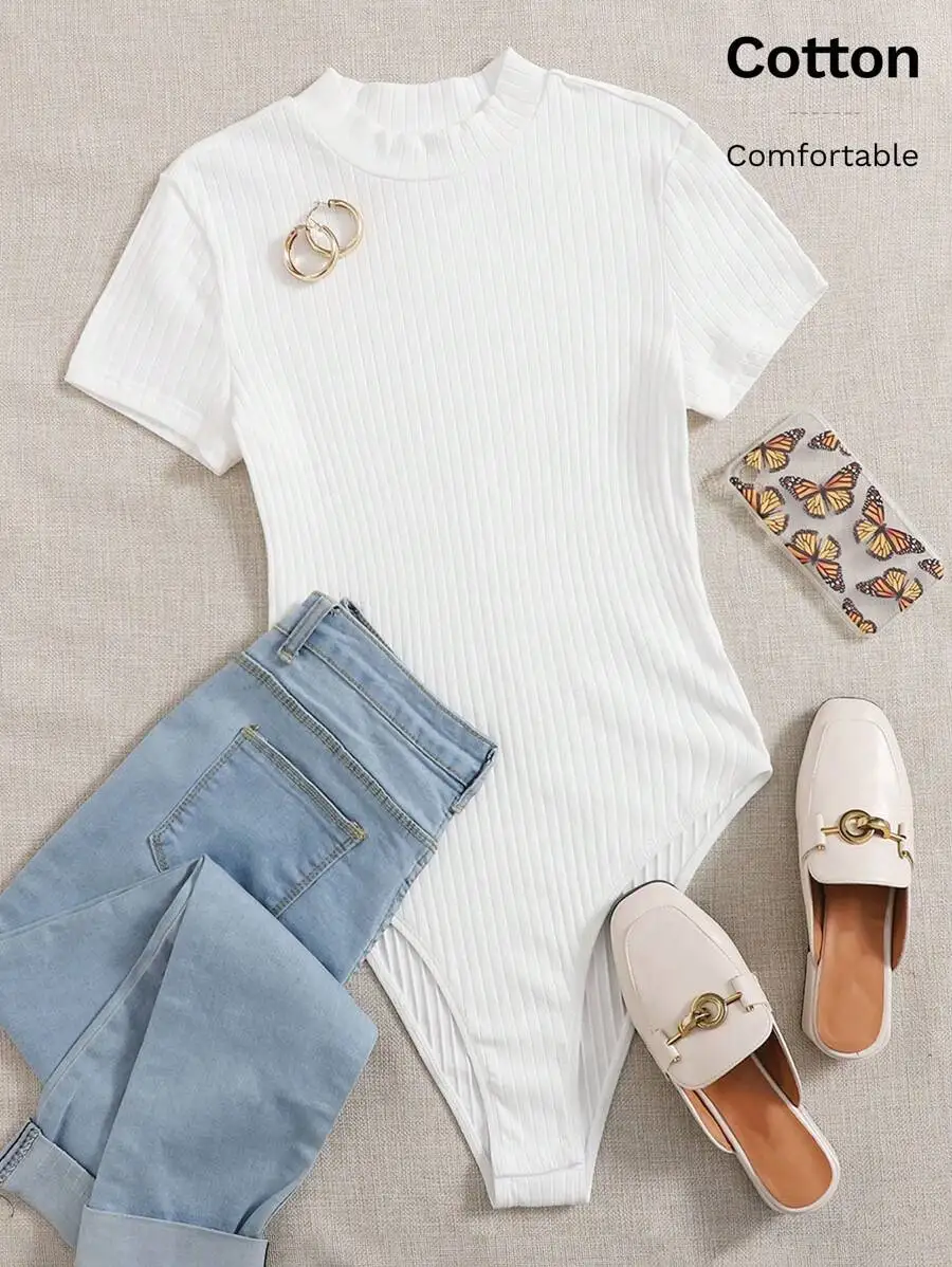 

Женское белое трикотажное боди с коротким рукавом в рубчик - комфортное, из хлопка