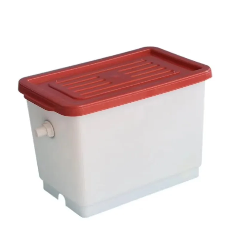 New type of automatic poultry farm plastic water tank, with float valve for regulating and reducing pressure, used