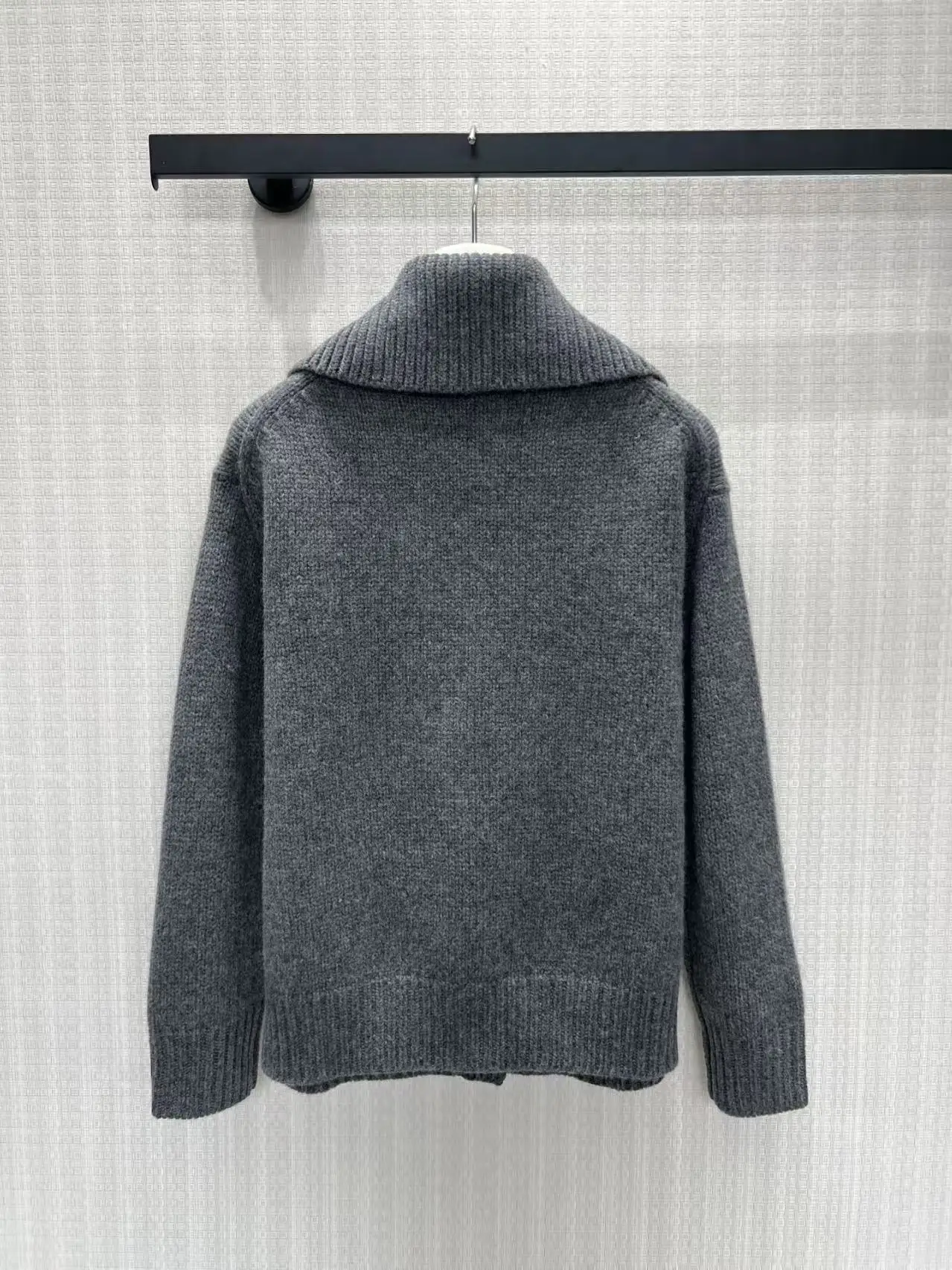 Autumn and Winter New 100 Full Wool Wide Collar Black Bottom Gold Plated Large Round Buckle Off Shoulder Cardigan for Women