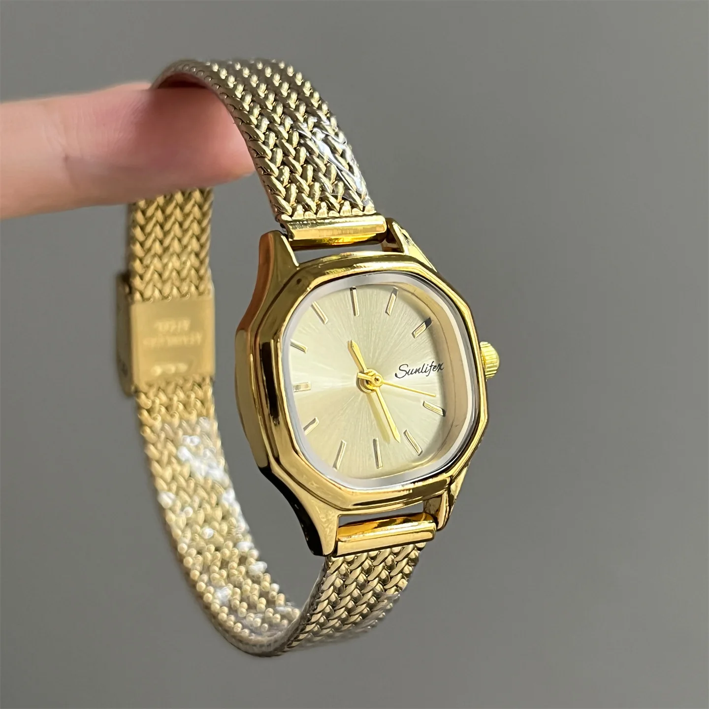 

Vintage-Style Women'S Wheat Ear Strap, Luxurious Small Dial Quartz Watch, High-End Luxury Women'S Watch, Women'S Accessories.