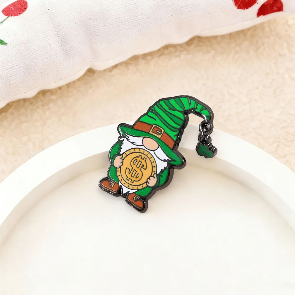 St. Patrick's Day Glücksbringer Grüner Kobold Emaille-Brosche Fee mit Goldmünze und Kleeblatt-Design Abzeichen Irland Festival Geschenk – Detail 12