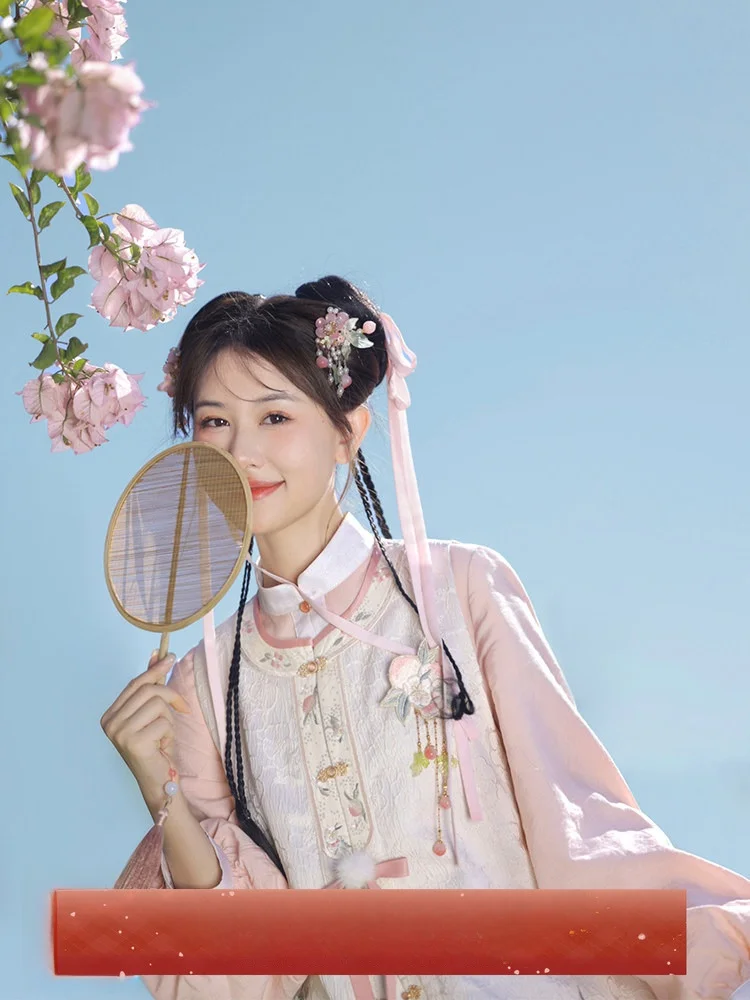 

Оригинальное женское ханьфу July Evening с вышивкой персиковых веток и узором «Сладкая роса», с пышными рукавами, круглым вырезом и длинными рукавами.