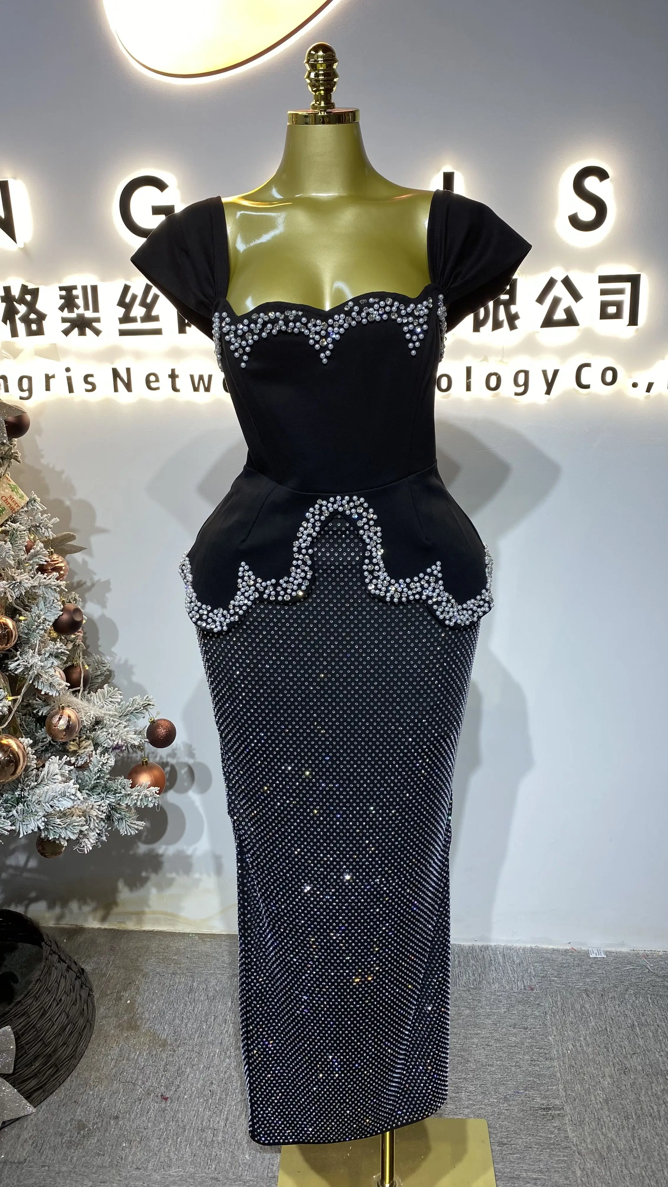 

High-quality new design 2-piece women's luxury crystal pearl top and beaded skirt set-GZXX221