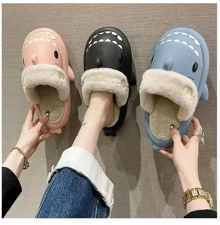 Zapatillas de algodón antideslizantes de fondo grueso para hombres y mujeres, toboganes de invierno para interiores y exteriores, zapatillas de felpa de dibujos animados para el hogar, cubierta cálida con punta de tiburón