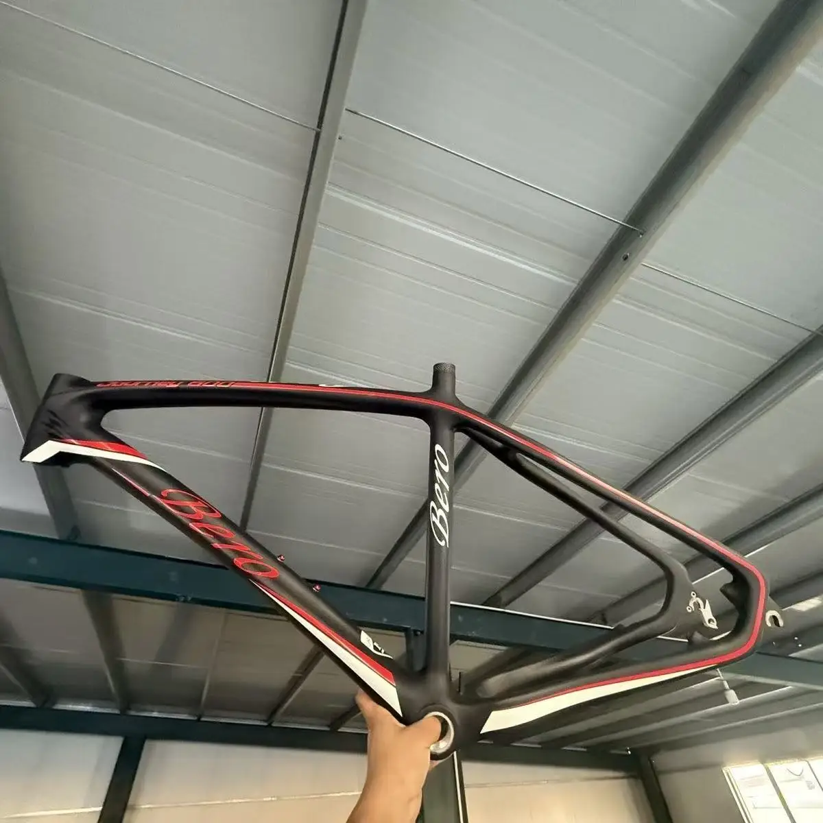 

Mountain Bike Carbon Fiber Frame 26/27.5 Inches Height 19 Inches Rear Shift 135MM Weight 1150GMTB Carbon Fiber Frame