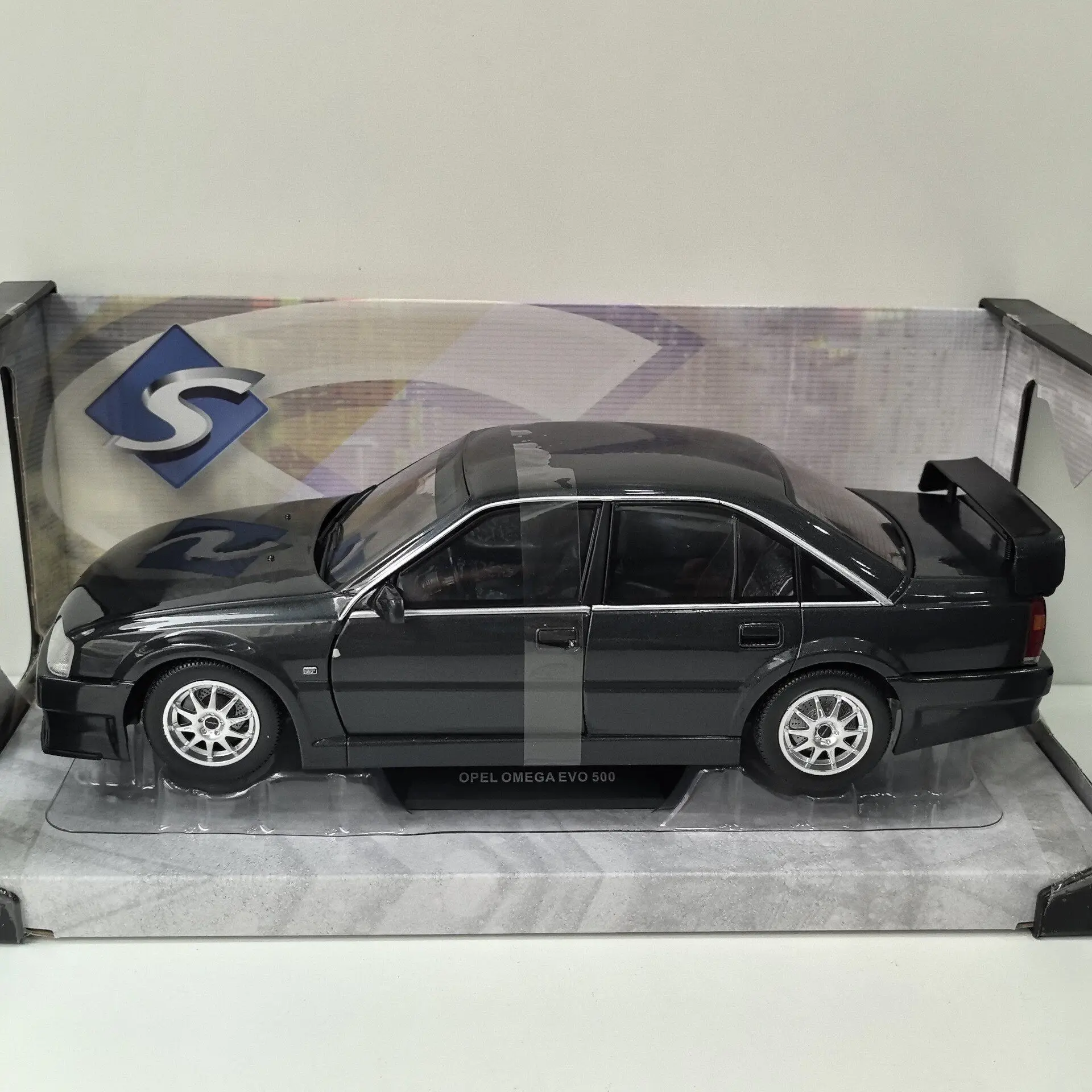 Diecast SOLIDO 1/18 Scale OPEL OMEGA EVO 500 1990 B2 Alloy Car Model view 2