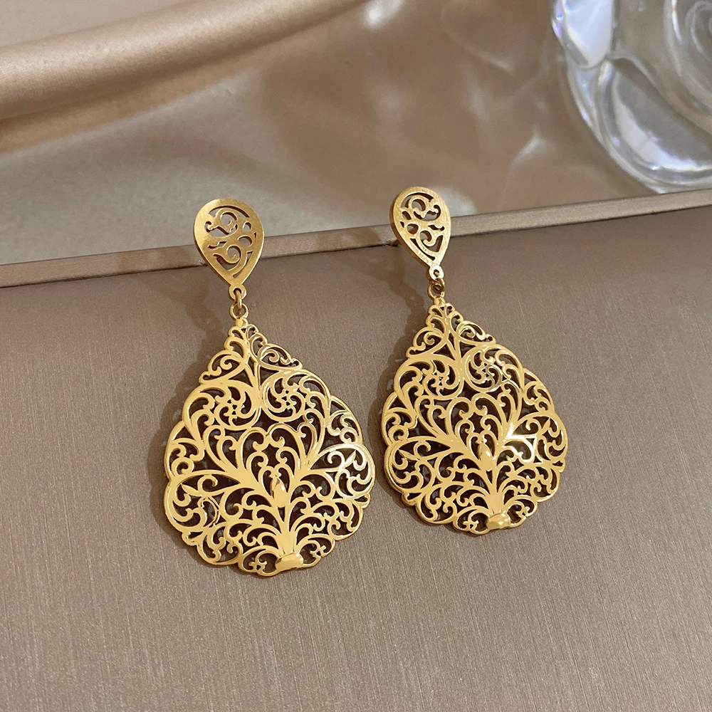 Retro Vergoldete Palast-Blumen Geschnitzte Tropfenförmige Ohrringe für Frauen Boho Edelstahl Hohle Blumenohrringe Schmuck Geschenke