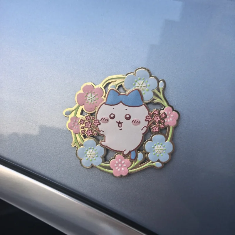 Chiikawa Sakura Sezonowa Seria Metalowy Magnes na Lodówkę Usagi Anime Naklejka na Lodówkę Kolekcjonerskie Ozdoby Prezent