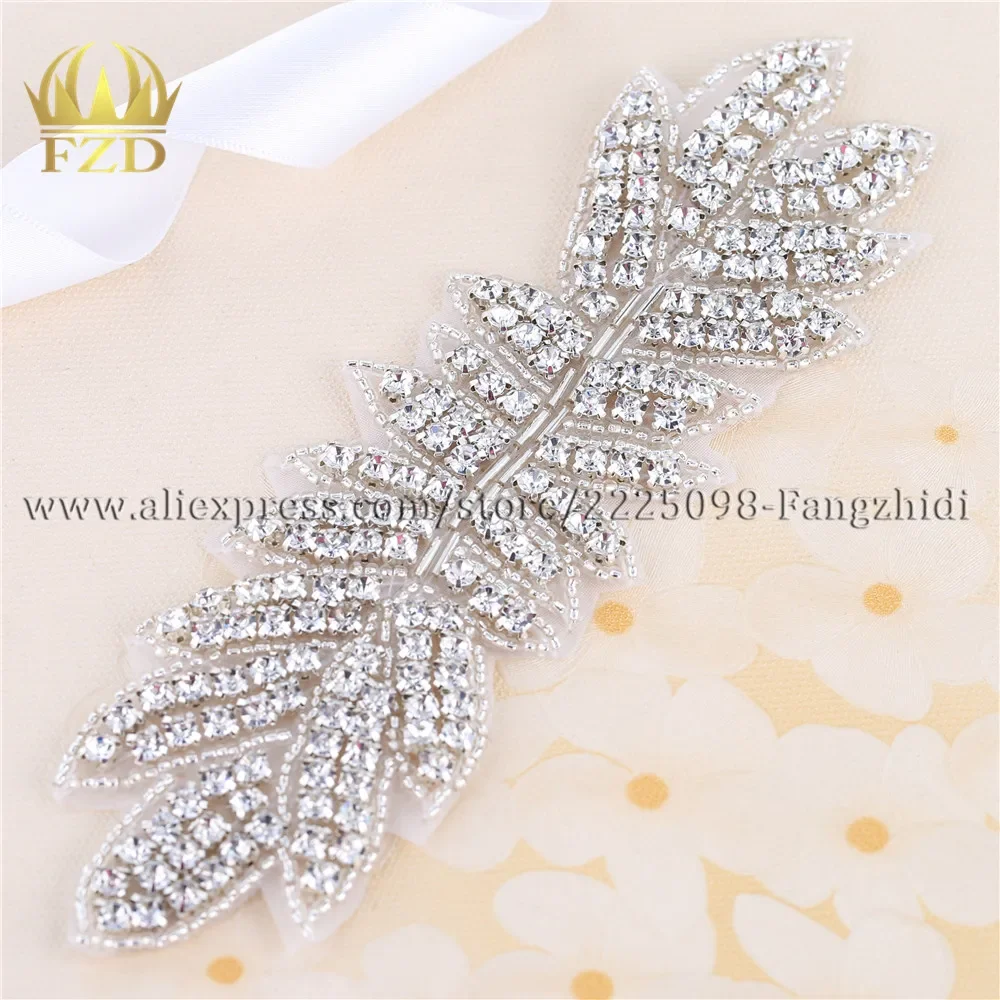 

(30 pieces) Wholesale Stock Handmade Hot Fix Sewing Beaded Applique for Garments Wedding Dress Ornament