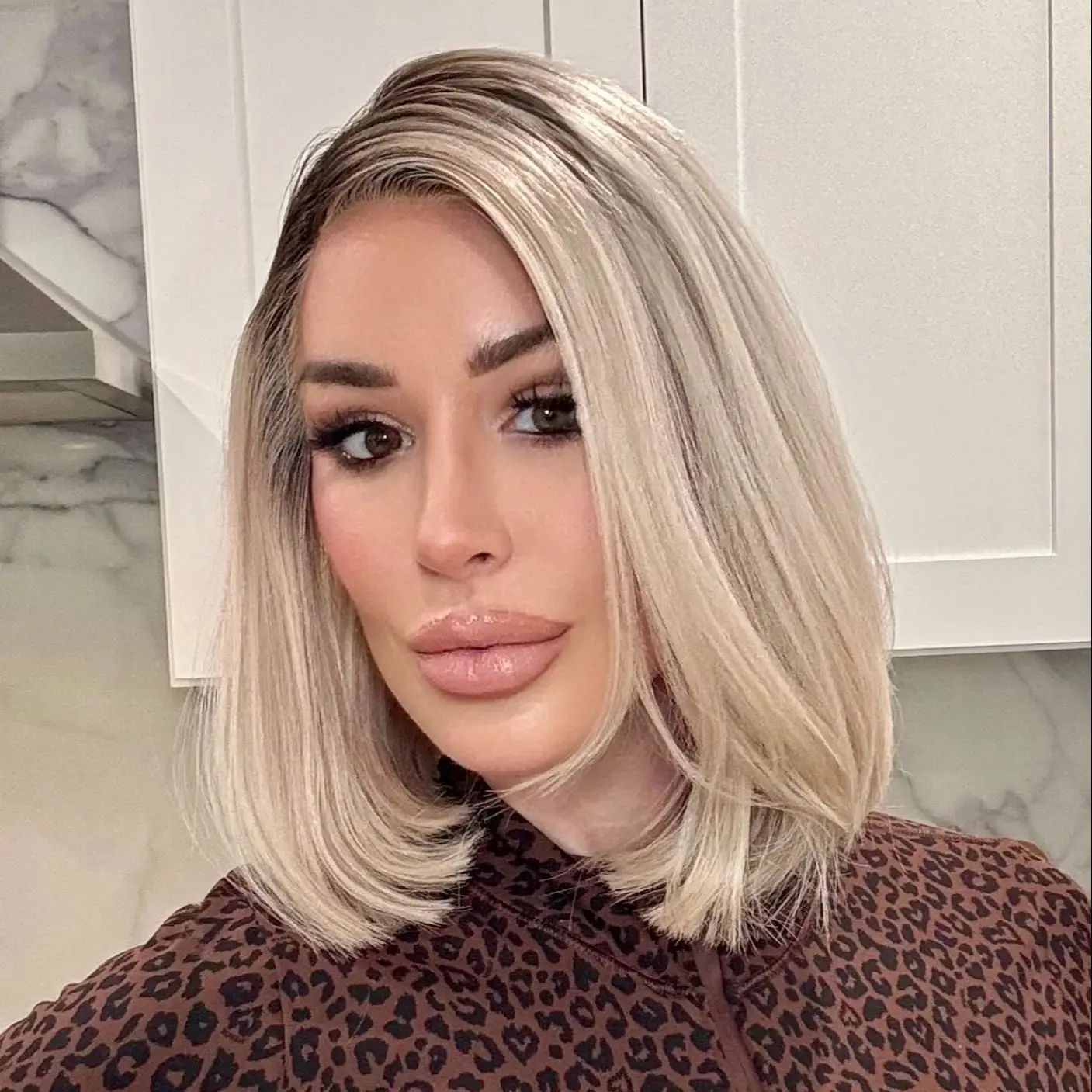 

16 Inches Ombre Ash Blonde 13*4 High Definition Wig Natural Straight Bob Soft Synthetic Lace Frontal Wig Daily Party Cosplay Use